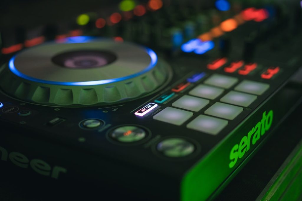 Het indrukwekkende vermogen van Armin van Buuren en zijn weg naar zakelijk succes